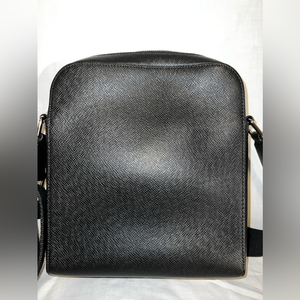 Louis Vuitton Crossbody Men’s Bag - Picture 2 of 7